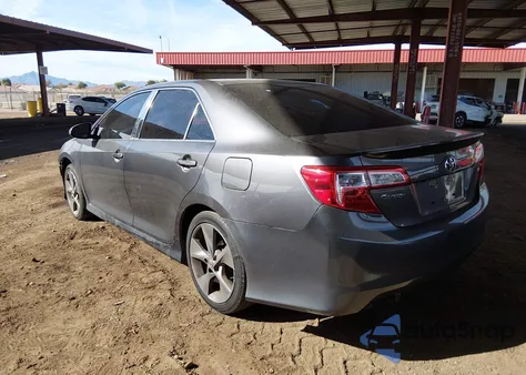 2014 Toyota Camry Se Sport z USA, uszkodzony, nr VIN 4T1BF1FK2EU371856